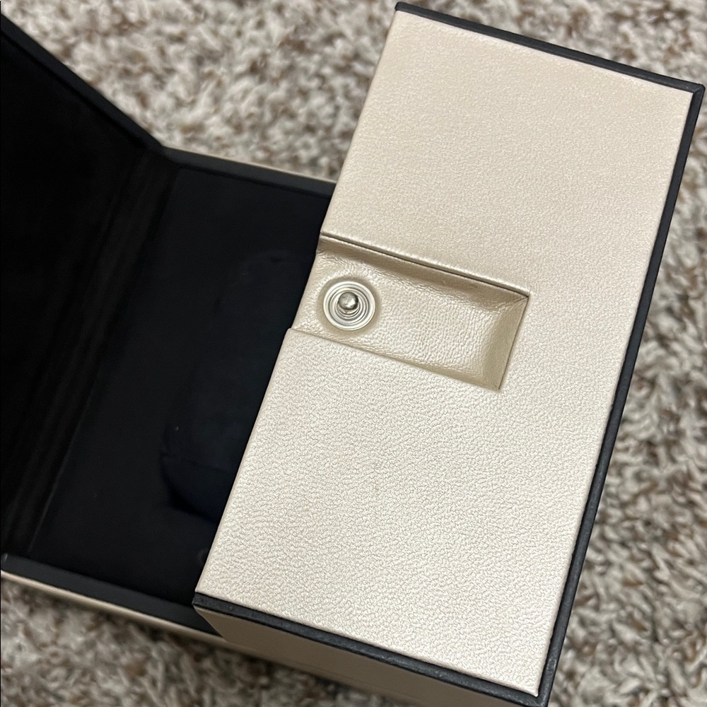 CHANEL case - Picture 6 of 8